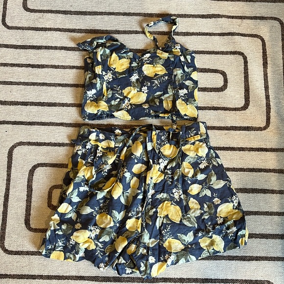 Abercrombie & Fitch Other - Abercrombie linen lemon crop top and shorts